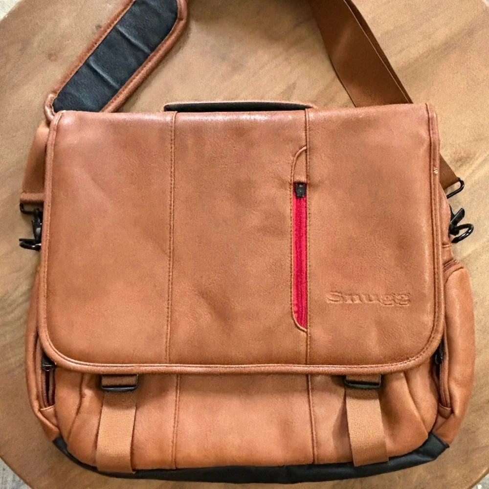 Snugg Laptop Case